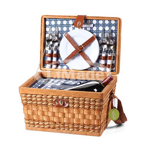 LMD1-0950  Picnic Basket for 4 Person